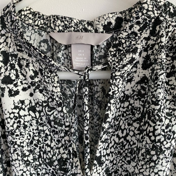 LAST CALL‼️ H&M dress - Picture 2 of 2